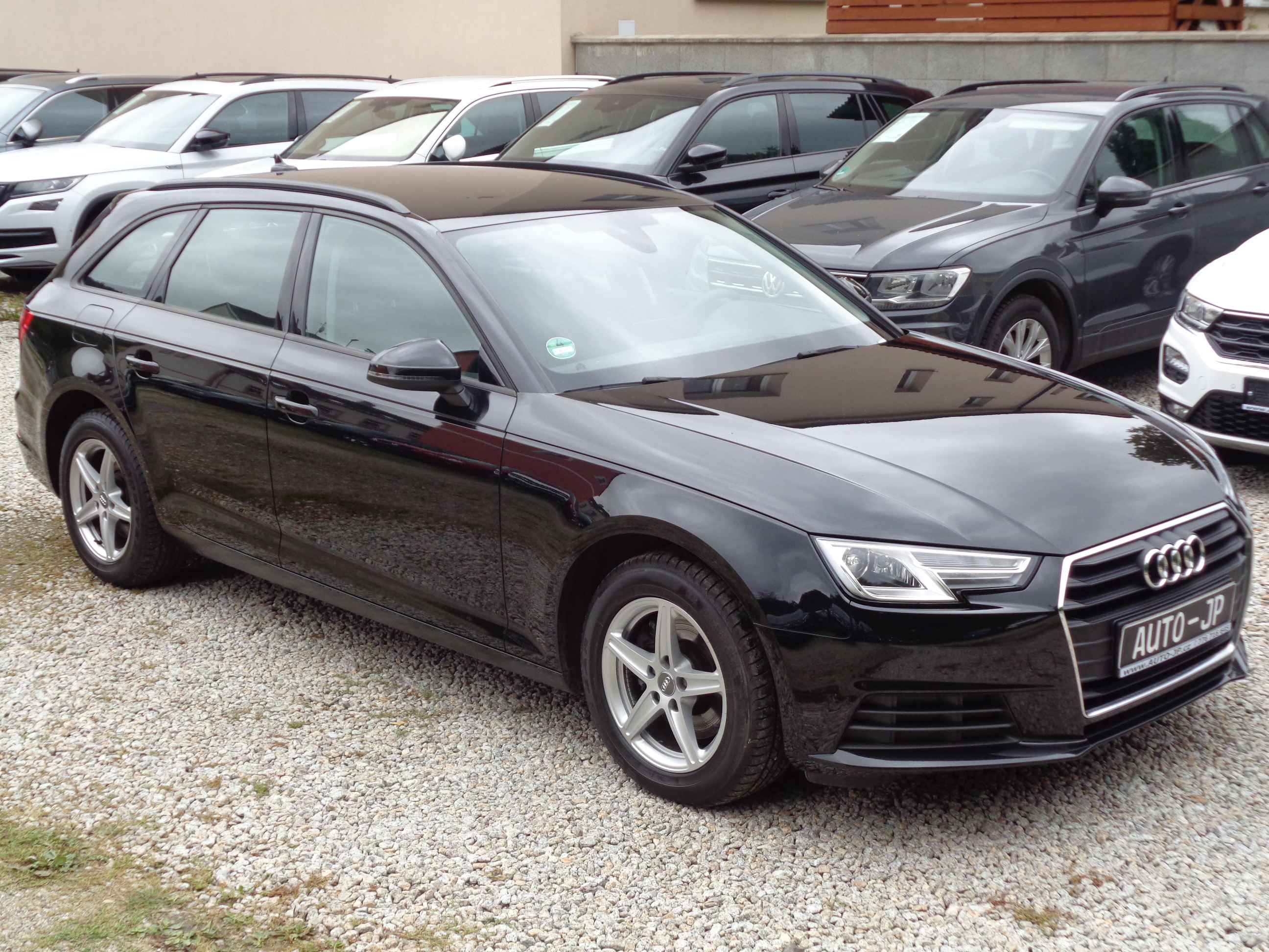  Audi A4 35 2,0 TDI BASIS - S-tronic xenony 16ALU 7airbag NAVI