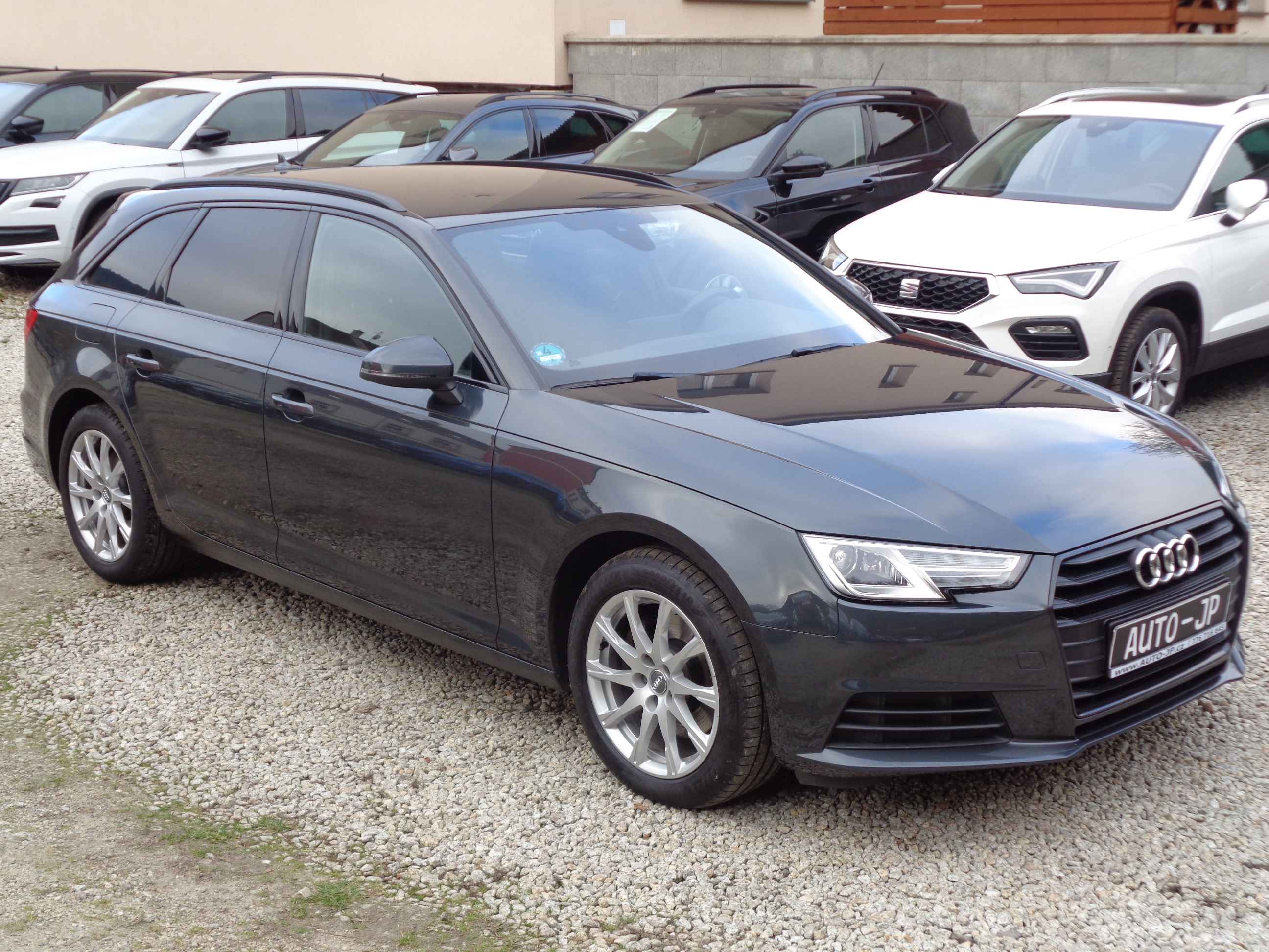  Audi A4 35 2,0 TDI BASIS - S-tronic xenony 17ALU 7airbag NAVI